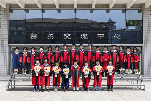 合影.jpg 合影.jpg